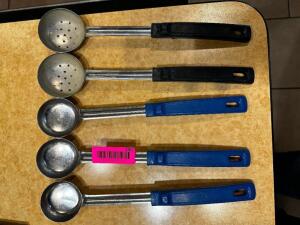 DESCRIPTION (5) ASSORTED PORTION SERVERS. THIS LOT IT: SOLD BY THE PIECE LOCATION FRONT QTY 5