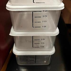 DESCRIPTION (3) 4 QT PLASTIC CONTAINERS W/ LIDS THIS LOT IT: SOLD BY THE PIECE SIZE 4 QT LOCATION FRONT QTY 3