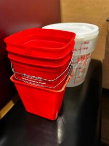 DESCRIPTION ASSORTED CLEANING BUCKETS AND (1) 22 QT CONTAINER. THIS LOT IT: ONE MONEY LOCATION FRONT QTY 1