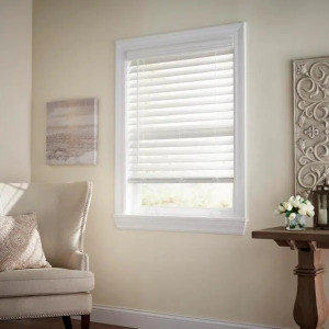 (2) WHITE CORDLESS ROOM DARKENING 2.5" PREMIUM FAUX WOOD BLINDS