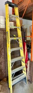 HUSKY 8' FIBERGLASS LADDER