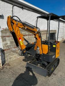 DESCRIPTION AGT H12R MINI EXCAVATOR BRAND / MODEL: AGT H12R ADDITIONAL INFORMATION NEW 2023, UNUSED. SN# H1223002701G. IN RUNNING CONDITION LOCATION B