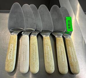 DESCRIPTION (6) STAINLESS PIE SERVERS W/ WHITE PLASTIC HANDLES THIS LOT IS: SOLD BY THE PIECE LOCATION FRONT QTY 6