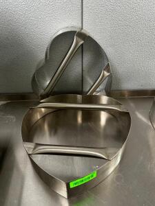 DESCRIPTION (2) HEART SHAPED STAINLESS DOUGH CUTTERS. THIS LOT IS: SOLD BY THE PIECE LOCATION KITCHEN QTY 2