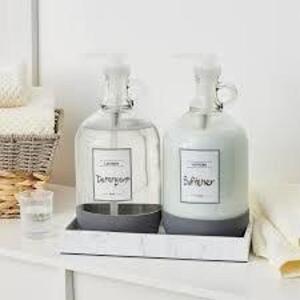 DESCRIPTION: (1) GLASS AND RESIN LAUNDRY DETERGENT DISPENSER SET BRAND/MODEL: BETTER HOMES AND GARDENS SIZE: 4 PC RETAIL$: $18.23 EA QTY: 1