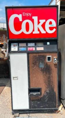 VINTAGE "COKE" VENDING MACHINE (NOT IN WORKING ORDER, SEE PHOTOS)