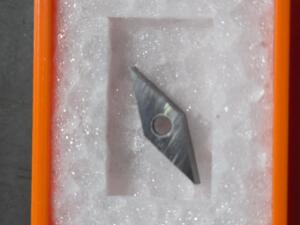 DESCRIPTION: (7) PCD TURNING INSERTS BRAND/MODEL: HERTEL HTVCMX221 RETAIL$: $203.50 QTY: 7