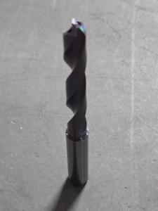 DESCRIPTION: (1) SOLID CARBIDE DRILL BIT BRAND/MODEL: SANDVIK COROMANT 460.1-0833-042A1 SIZE: 10mm QTY: 1