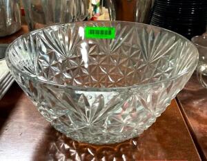 GLASS SALAD BOWL