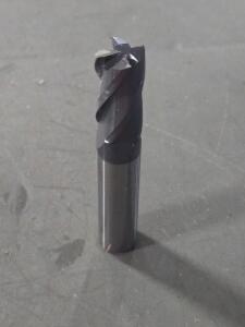 DESCRIPTION: (2) SOLID CARBIDE SQ END MILL BRAND/MODEL: TITAN USA TC99532 SIZE: 1/2" DIA 1" LOC RETAIL$: $103.00 QTY: 2