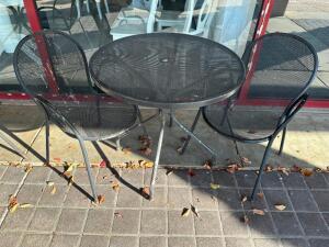 31" ROUND METAL PATIO TABLE W/ (2) CHAIRS.