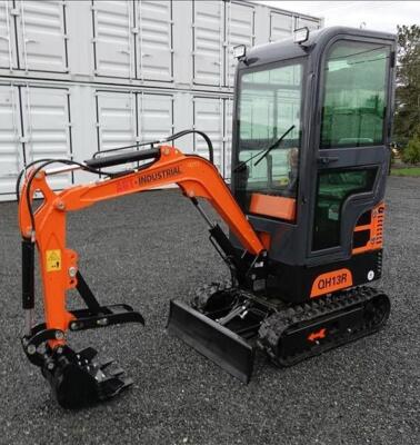 2023 AGT QH13R MINI EXCAVATOR. BACK WINDOW BROKEN OUT.