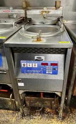 BROASTER 1800 PRESSURE FRYER W/ FILTRATION.