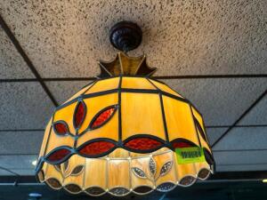 1960'S ERA VINTAGE TAN STAINED GLASS PENDANT LIGHT.