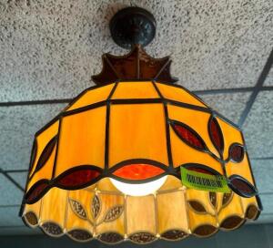 1960'S ERA VINTAGE TAN STAINED GLASS PENDANT LIGHT.