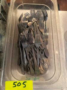 (1) LOT OF SMALL FORKS.