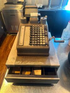 VINTAGE MANUAL CASH REGISTER.