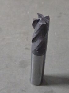 DESCRIPTION: (2 SOLID CARBIDE SQ END MILL BRAND/MODEL: TITAN TC99532 SIZE: 1/2" DIA 1" LOC RETAIL$: $103.00 QTY: 2