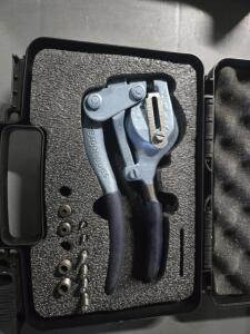 DESCRIPTION: (1) PORTABLE HAND PUNCH AND DIE SET BRAND/MODEL: ROPER WHITNEY 13500050 RETAIL$: $204.64 QTY: 1