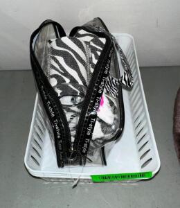 STORAGE BASKETS WITH HAIR ROLLERS