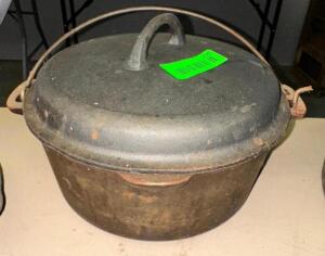 10" CAST IRON POT WITH LID