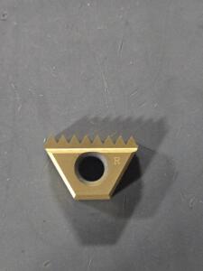 DESCRIPTION: (10) CARBIDE THREAD MILL INSERTS BRAND/MODEL: VARGUS 3BEI14NPT-TM2 VK2 SIZE: NPT 14 TPI RETAIL$: $676.80 QTY: 10