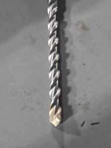 DESCRIPTION: (1) CARBIDE TIPPED 2-CUTTER SDS PLUS DRILL BIT BRAND/MODEL: MILWAUKEE 48-20-7065 SIZE: 3/4" DIA 12" OAL RETAIL$: $26.37 QTY: 1