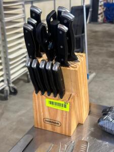 FABRERWARE KNIFE AND BLOCK SET.