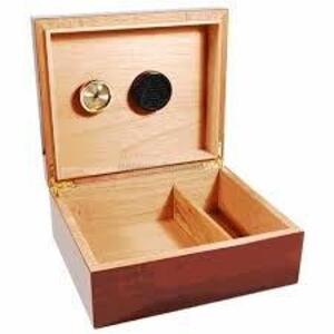 DESCRIPTION: (1) CIGAR HUMIDOR BRAND/MODEL: INCLUDES HUMIDIFIER AND HYGROMETER QTY: 1