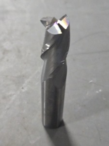 DESCRIPTION: (1) CARBIDE SQ END MILL BRAND/MODEL: ATRAX 85330363 SIZE: 9/16" DIA 1-1/4" LOC RETAIL$: $77.59 QTY: 1