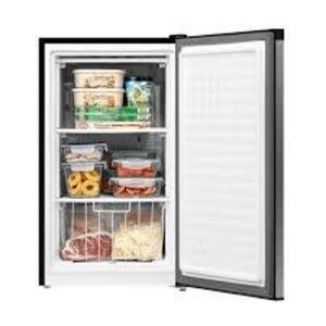 DESCRIPTION: (1) UPRIGHT FREEZER BRAND/MODEL: ARCTIC KING #FZ35S1L-U INFORMATION: STAINLESS STEEL SIZE: 3.0 CU FT RETAIL$: $196.99 EA QTY: 1