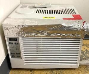 5200 BTUH AIR CONDITIONER WITH REMOTE