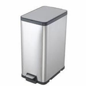 DESCRIPTION: 13.7 GAL TOUCHLESS DUAL SENSOR KITCHEN GARBAGE CAN WITH STAY OPEN LID BRAND/MODEL: BETTER HOMES AND GARDENS RETAIL$: $39.79 LOCATION: WAR