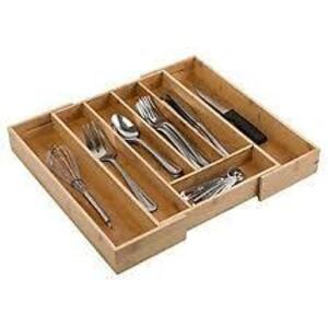 DESCRIPTION: BAMBOO EXPANDABLE CUTLERY TRAY BRAND/MODEL: HONEY CAN DO RETAIL$: $38.99 SIZE: 17" LOCATION: WAREHOUSE QTY: 1