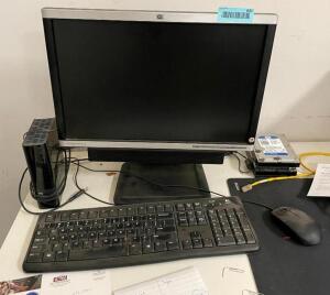 COMPUTER MONITOR WITH KEYBOARD AND MOUSE