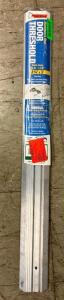 ALUMINUM AND VINYL DOOR THRESHOLD