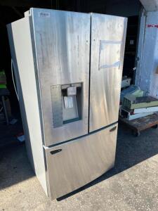 DESCRIPTION: LG FRENCH DOOR REFRIGERATOR W/ IN DOOR ICE DISPENSER. BRAND / MODEL: LG LFX31925ST/00 ADDITIONAL INFORMATION IN WORKING ORDER. HANDLES AR