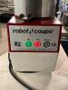 DESCRIPTION: ROBOT COUPE RS FOOD PROCESSOR W/ BASE AND JUG. BRAND / MODEL: ROBOT COUPE. ADDITIONAL INFORMATION MISSING CUTTING BLADES. LOCATION: BAY 7 - 2