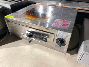 DESCRIPTION: WISCO COUNTER TOP ELECTRIC PIZZA OVEN ADDITIONAL INFORMATION 115 VOLT, 1 PHASE. TESTED AND WORKING LOCATION: BAY 7 QTY: 1