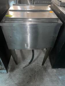 DESCRIPTION: 21" STAINLESS UNDER BAR ICE KEEPER -WITH LID LOCATION: BAY 6 QTY: 1