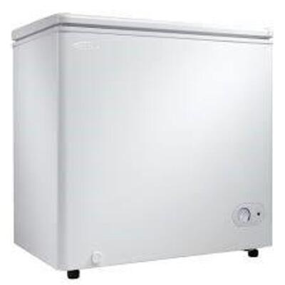 5.5 CU FT CHEST FREEZER IN WHITE (SEE PHOTOS FOR CONDITION)