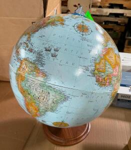 GLOBE WITH WOOD BASE