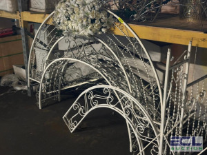ASSORTED METAL ARCH AND PLANT STAND PIECES