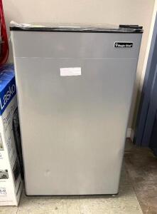 4.4 CU. FT. MINI FRIDGE IN STAINLESS LOOK