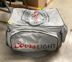 ROLLING COORS LIGHT COOLER WITH EXTENDABLE HANDLE