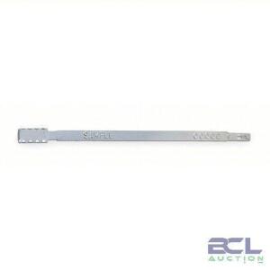 DESCRIPTION: (1) BOX OF (1000) STRAP SEALS BRAND/MODEL: 6GHZ2 SIZE: 8 3/8 in Strap Lg, 5/16 in Strap Wd, Silver, 100 lb Breaking Strength RETAIL$: $20