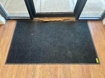 FLOOR MAT