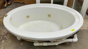 WHITE OVAL JACUZZI TUB
