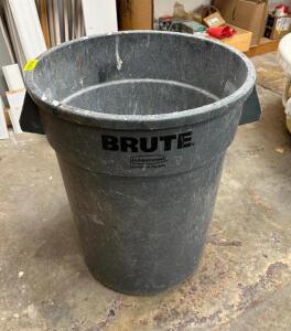 BRUTE TRASH CAN