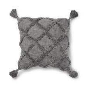 DESCRIPTION: (4) DECORATIVE SQUARE PILLOW BRAND/MODEL: BETTER HOME AND GARDEN RETAIL$: $20.00 EA SIZE: 20X20 QTY: 4